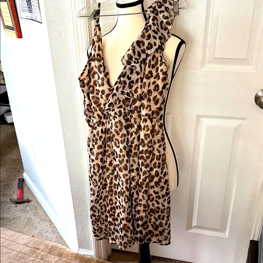 Tiger criss cross top (sexy). Ruffled sleeve on side.